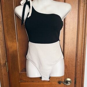 Amazon Monochrome One-Shoulder Women's Swimsuit